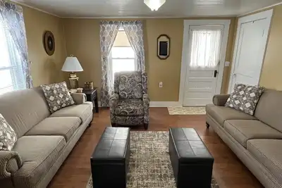 Image de Cozy 3-bedroom cottage encased by expansive country pastures!