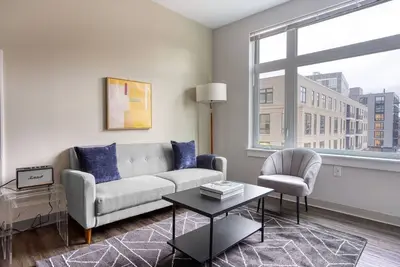 Image de Wonderful Brighton 2br w/ Gym & W/D, nr Transport Stops, by Blueground