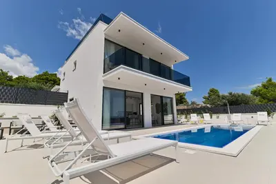 Image de Luxury villa Aurora with pool & large patio