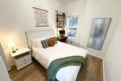 Image de Small Town Luxuries