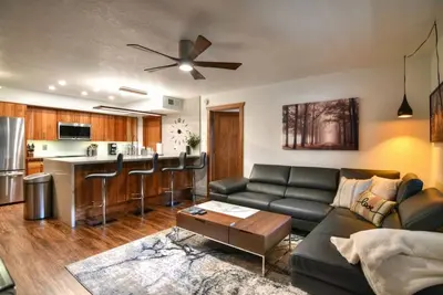 Image de Luxurious 2b/2b Executive Condo Pets Considered, Heated Community Pool & Hot Tub