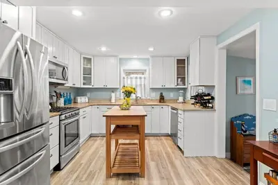 Image de Steps to Beach | 2 Family Compound | \"The Island\"