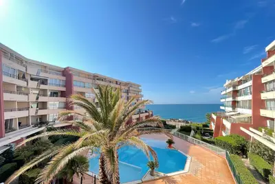 Image de Appartement familial 5 pers, piscine, front de mer, parking, proche commerces