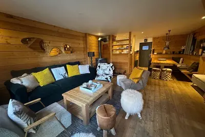 Image de Chalet Le Flocon - Élégant refuge au cœur de Vars les Claux, proche des pistes