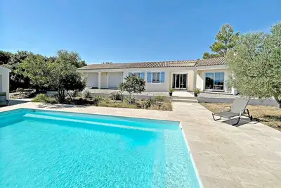 Image de Villa Parpaiouns - confortable maison avec piscine privée chauffée en Provence