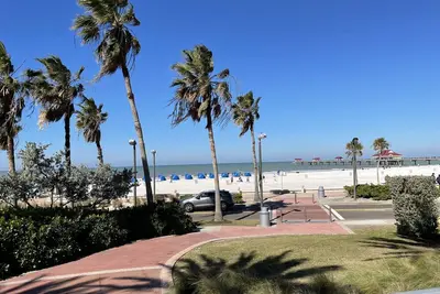 Image de Clearwater Beach Fun - Located directly on the white sandy beach.