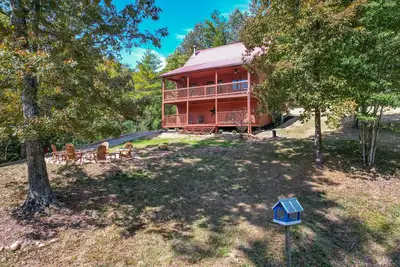 Hot Tub ★ Pool Table ★ Fishing Pond ★ Firepit ★Very Private