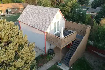 Image de Adorable, central, cozy loft with deck!