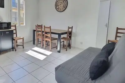 Image de Appartement plein centre à 300m de la plage.