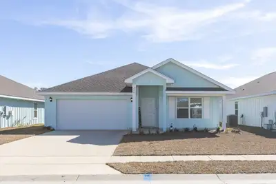 Image de Bon Secour Bungalow- Clean, Spacious, Close To Owa & Beach!