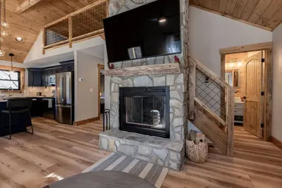 Image de Pinecone Pass! -Hot Tub - Sleeps 10 - 5 mins to App State