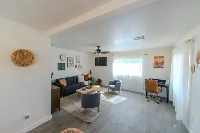 Image de Escape to Phoenix: Stylish 2br w/ Parking + Laundry
