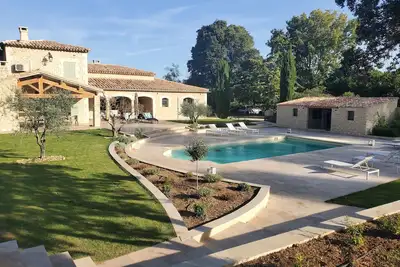 Image de Mas provencal de 400 m2 sur 1ha5 au cœur du village de Fontvieille.