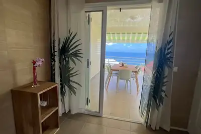 Image de Suite spacieuse 4* 77m2 offrant une magnifique vue sur la mer et Les Saintes