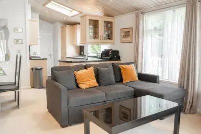 Image de Modern lodge with fantastic decking space - For 6