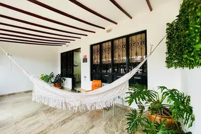 Image de ¡A 2 Cuadras del Aeropuerto y Cerca de Todo! Casa Familiar, Limpia y Tranquila