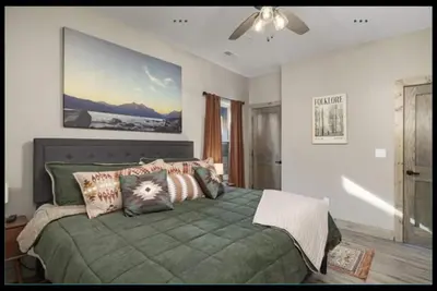 Image de Cozy 3br Cabin | Fireplace & Upscale Interior