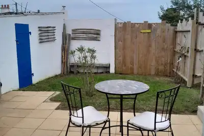 Image de Gîte Eugène, la plage à pieds!