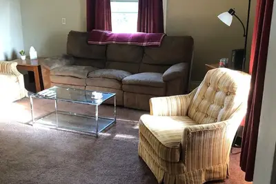 Image de Efficient 2 Story House - 3bed 2bath