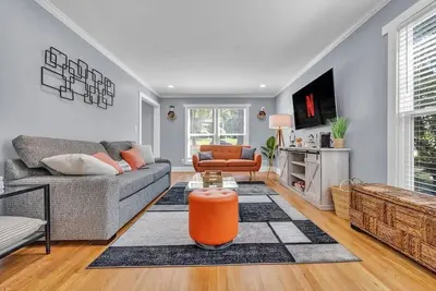 New! Modern Luxury w/ Pool Table 3br/5bd Sleeps 10