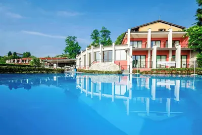 Image de Appartement de vacances avec climatisation, internet et balcon avec vue sur le lac