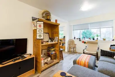 Image de Beautiful Renovated 3-bedroom Vancouver House, near Commercial Drive-Trout Lake!