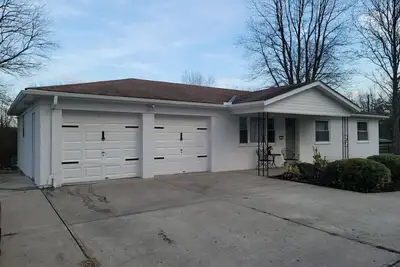 Image de Nice Getaway Home with Hot Tub / Near all