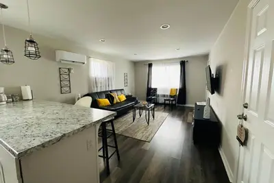 Reading-Stylish Apartment for Contemporary Comfort