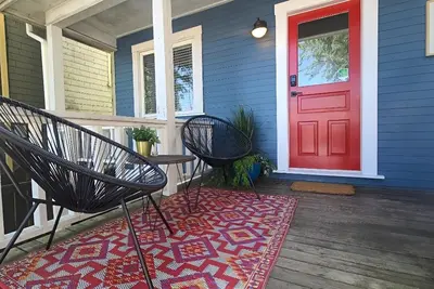 Image de Design Heritage Suite | Brick + Private Patio near Commercial Drive