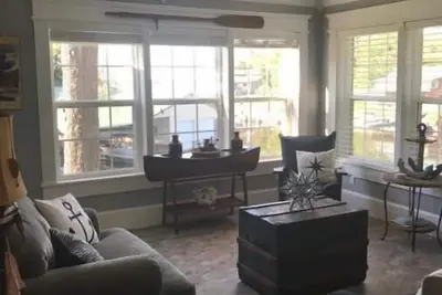 Image de St. Lawrence River cozy nautical cottage