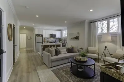 Image de Chic 2br Midtown Retreat: Your Gateway to Memphis Magic! \n