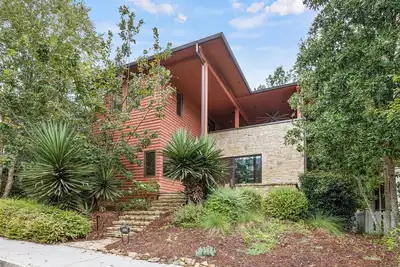 Image de The Red House in Serenbe w/ Golf Cart