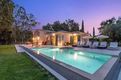 Image de Exquisite Zakynthos Villa | 3 Bedrooms | Villa Lakudi | Private & Luxurious | Table Tennis