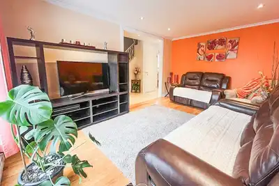 Image de Maison spacieuse à 15 Km du centre-ville de Montréal