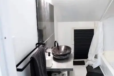 Image de Waterfront 2bd unit on a creak