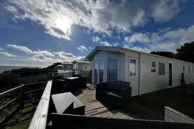 Image de 6 berth caravan with stunning sea views and decking to relax on, ref 32048az