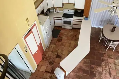 Image de Spacious Pool House. . . . completely Private! !