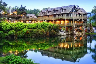 Image de Studio Suite, Sleeps 4, at Big Cedar Wilderness Club in Branson, Mo! !