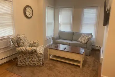 Image de Brand New Cozy Renovated Apartment/House Near Colleges and Ballparks