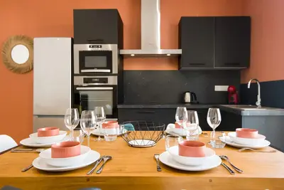 Image de T3 moderne, totalement rénové, hypercentre Rochefort, arrivée autonome