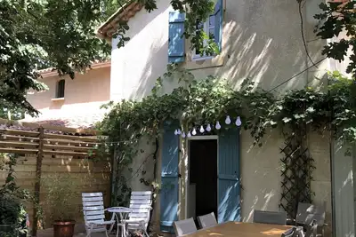 Image de Maison, Proche UZÈS Avec Jardin Et Terrain De Boules.