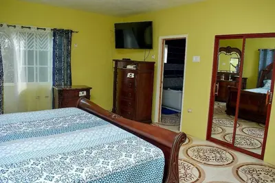 Image de Breezy Inn overlooking the valley and the mountains. You will have own privacy.