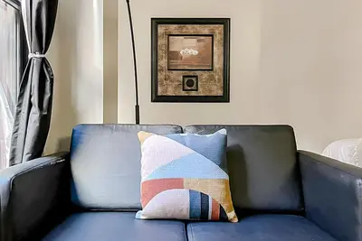 Image de Sleepover: Cozy Studio - Downtown Springfield
