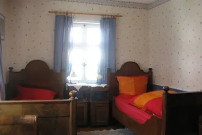 Image de 2 Zweibettzimmer mit Bad und Wc