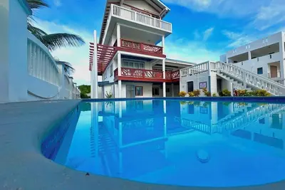 All-inclusive Oceanfront Villa: 7 bedrooms-7 bathrooms-sleeps 16+!