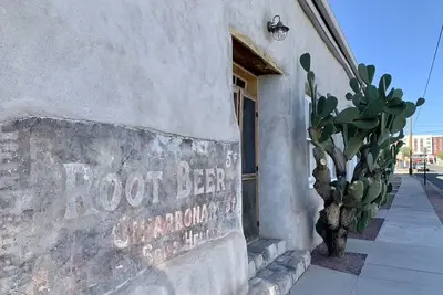 Image de 1890's Rootbeer Adobe House