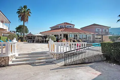 Appartement \"Paradise Zante Apartment 2\" avec piscine partagée et Wi-Fi