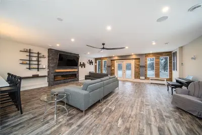 Image de Henderson Homestead on 3 acres - 3 Bed Pet Friendly East St Paul Sleeps 6-10!