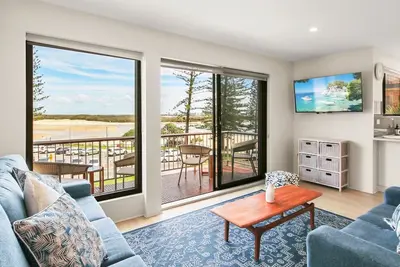 Image de Island View Unit 3, 23 Esplanade, Bulcock Beach