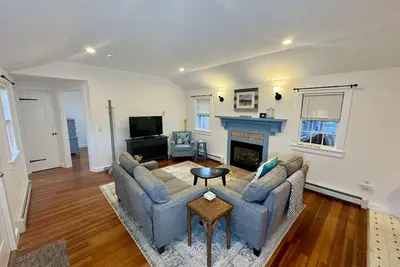 Image de Comfortable & Classic Cape Cod Style Cottage - Close to Sheep Pond and the Cape Cod Rail Trail!